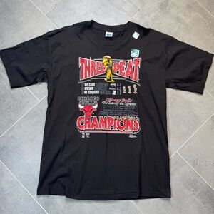 Vintage NBA T-Shirt Salem Chicago Bulls Size XL 90s 3 Peat Champions NWT c.1993